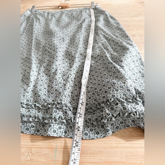 Sandwich Skirt -Floral - Blue/Grey Viscose- Below Knee - Size 40 (8) - Picture 4 of 13